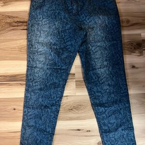 Woman’s Blue Patterned Skinny Jeans